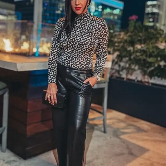 Tory Burch Black White Flower Top SIZE 8 Bodycon Long Sleeve Mockneck Silk $448 - Picture 5 of 13